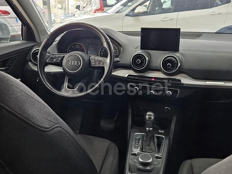 Usado Audi Q2 Advanced Plus 116 CV (85 kW) 2020 Gris / plata SUV