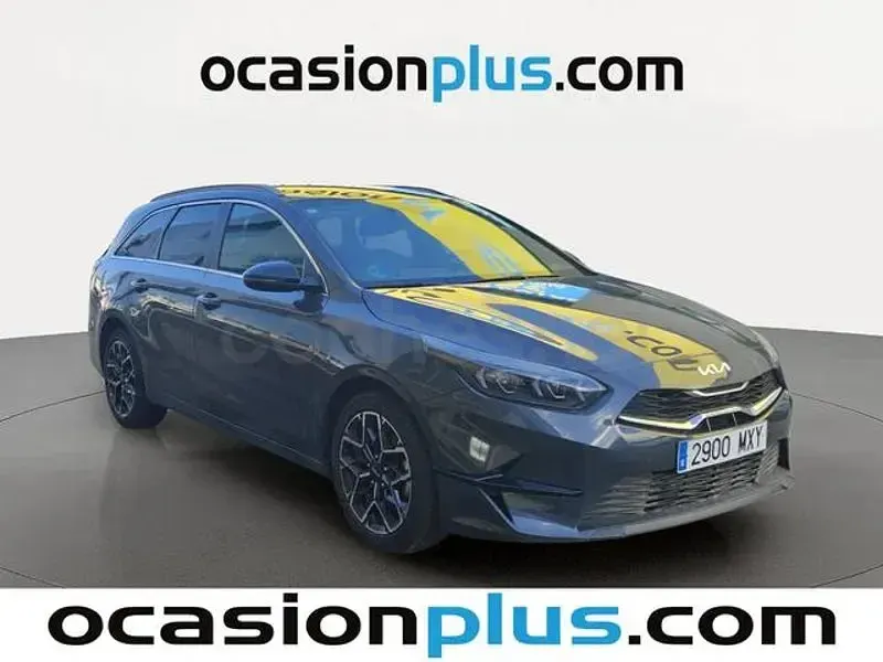 Usado Kia Ceed Style 100 CV (73 kW) 2025 Gris / plata Utilitario