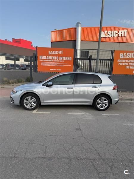 Gris / plata Usado 2022 VW Golf VIII Life Berlina | 18.990 € (Precio justo) - Imagen 1/4