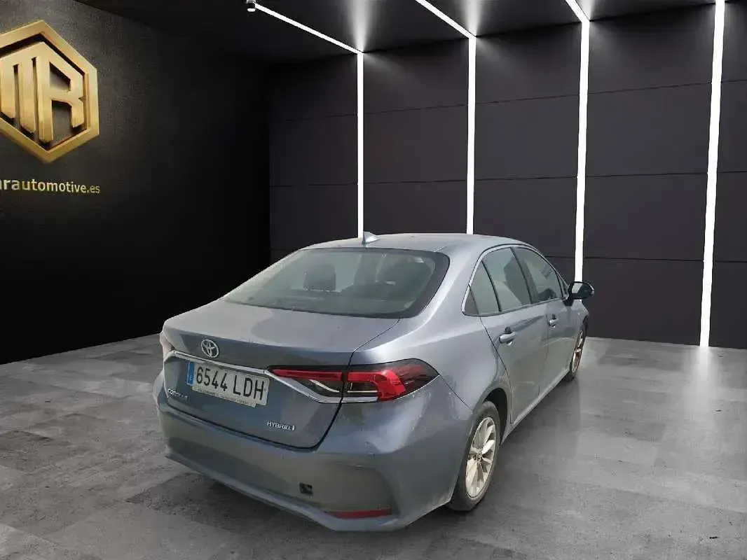 Usado Toyota Corolla Active 122 CV (89 kW) 2019 Gris Berlina