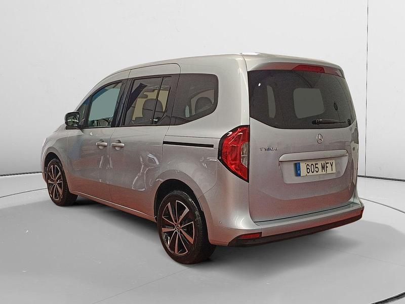 Usado Mercedes T180 116 CV (85 kW) 2023 Gris Monovolumen