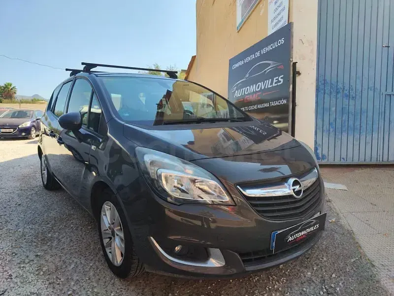 Usado Opel Meriva Excellence 140 CV (102 kW) 2016 Gris / plata Monovolumen