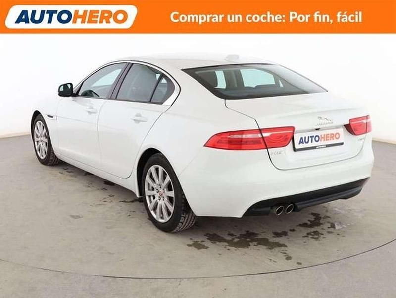 Usado Jaguar XE Prestige 179 CV (131 kW) 2017 Blanco Berlina