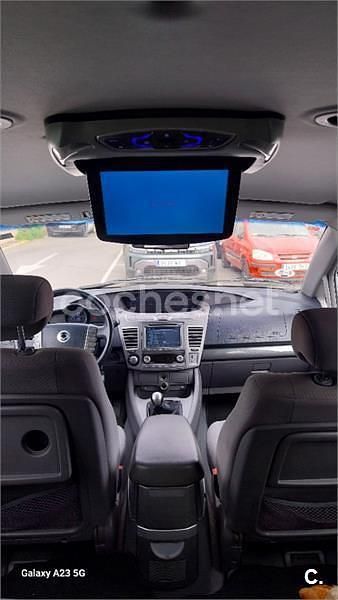 Usado Ssangyong (KGM) Rodius 155 CV (114 kW) 2014 Gris / plata Monovolumen