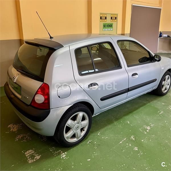 Usado Renault Clio II Authentique 80 CV (58 kW) 2003 Gris / plata Berlina