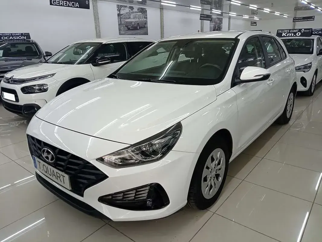 Usado Hyundai i30 110 CV (80 kW) 2022 Blanco Utilitario
