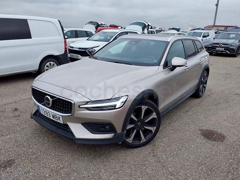 Usado Volvo V60 CC Ultimate 197 CV (144 kW) 2022 Gris / plata Familiar