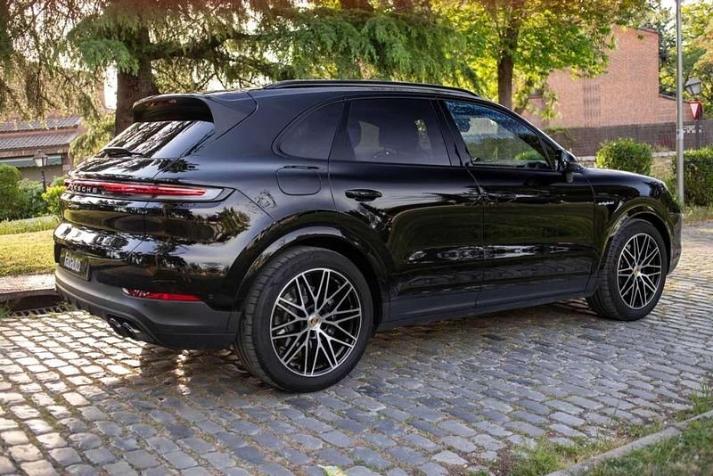Usado Porsche Cayenne 470 CV (345 kW) 2023 Negro SUV