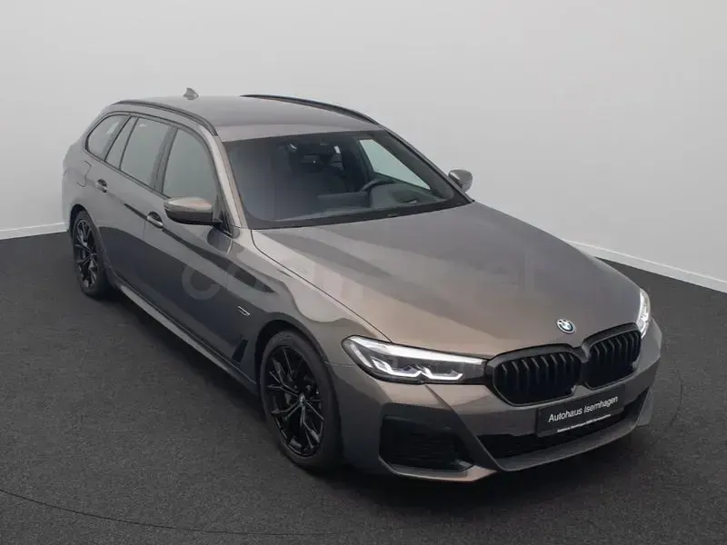 Usado BMW 530e Comfort Edition 292 CV (214 kW) 2022 Gris / plata Familiar