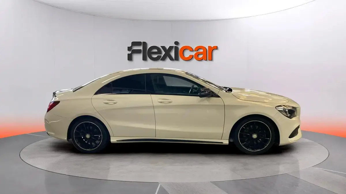 Usado Mercedes CLA220 177 CV (130 kW) 2018 Blanco Berlina