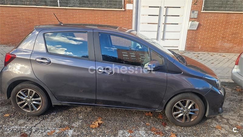 Käytetty Toyota Yaris Active 90 HP (66 kW) 2015 Harmaa Viistoperä