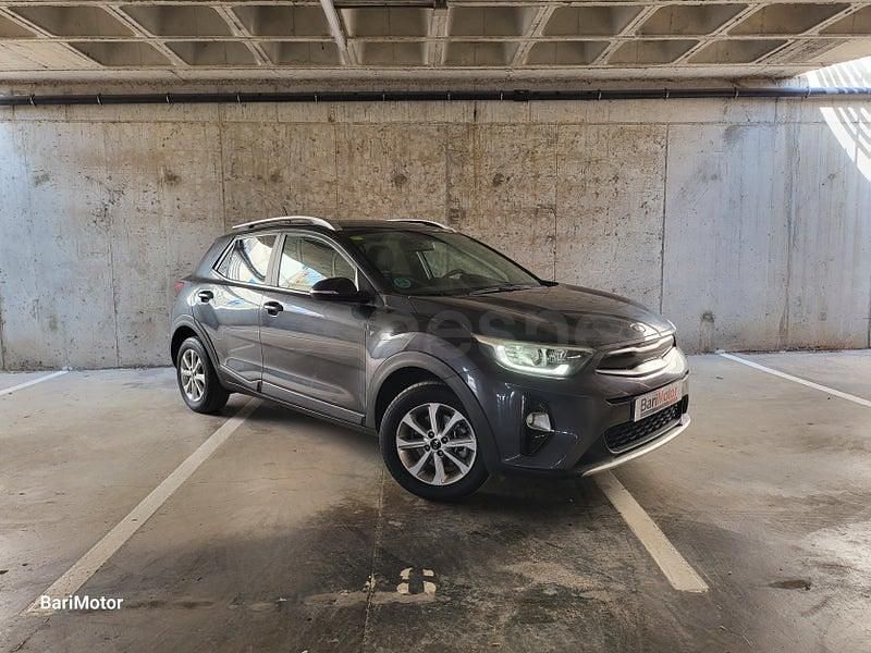 Usado Kia Stonic 84 CV (61 kW) 2018 Gris / plata SUV