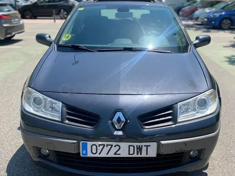 Usado Renault Mégane GrandTour Dynamique 105 CV (77 kW) 2006 Negro Familiar