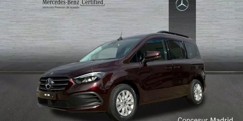 Rojo Usado 2024 Mercedes 180 Berlina | 25.950 € (Precio justo) - Imagen 1/4