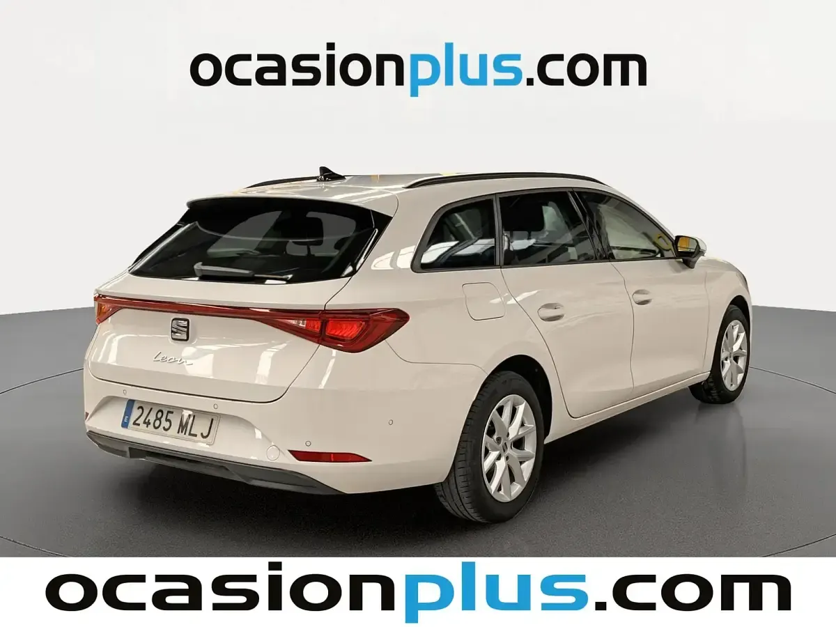 Usado Seat Leon ST Style 131 CV (96 kW) 2023 Blanco Familiar