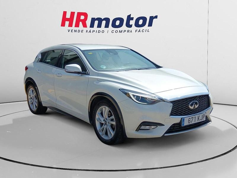 Usado Infiniti Q30 Premium 110 CV (80 kW) 2018 Blanco Utilitario