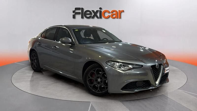 Usado Alfa Romeo Giulia Executive 190 CV (139 kW) 2020 Gris Berlina