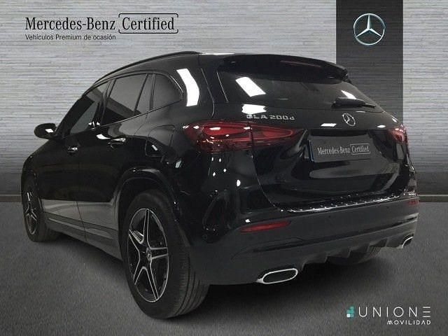 Usado Mercedes GLA200 AMG line 150 CV (110 kW) 2025 Negro cosmos SUV