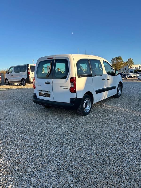 Usado Peugeot Partner Tepee Access 75 CV (55 kW) 2018 Blanco Monovolumen