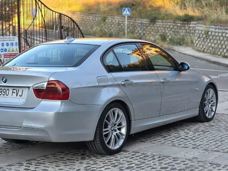 Usado BMW 320 177 CV (130 kW) 2007 Gris / plata Berlina