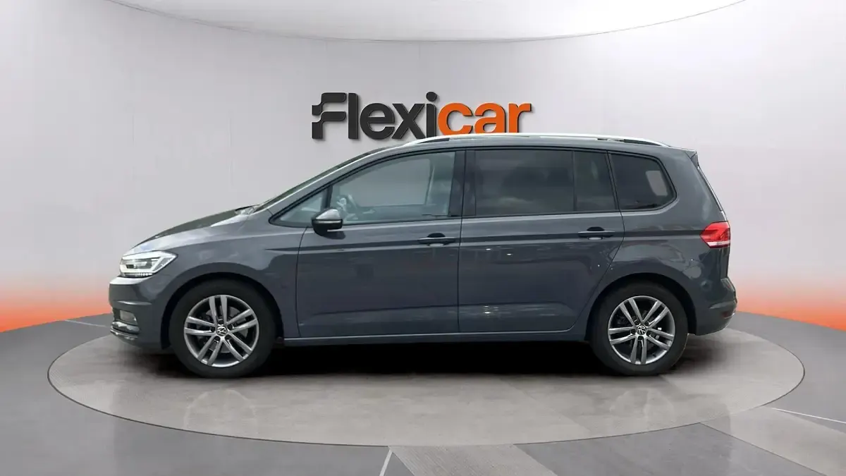 Usado VW Touran 150 CV (110 kW) 2024 Gris Monovolumen