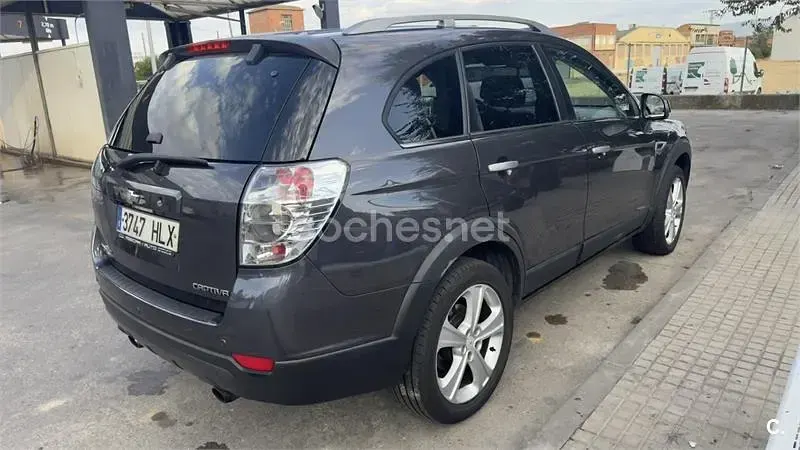 Usado Chevrolet Captiva LTZ 184 CV (135 kW) 2012 Gris / plata SUV