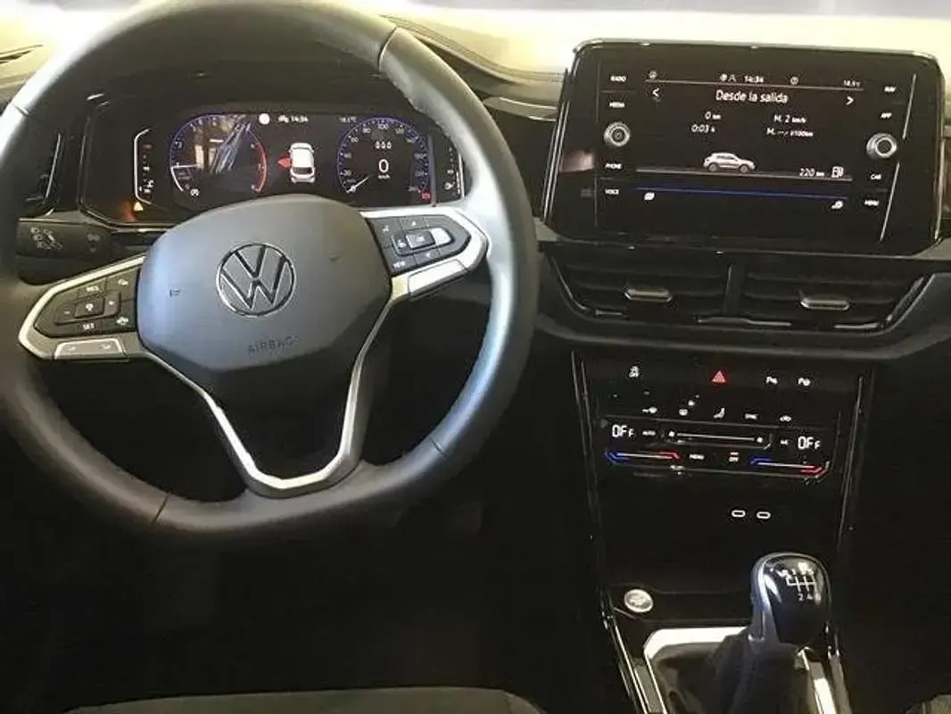 Usado VW T-Roc 116 CV (85 kW) 2025 Negro SUV