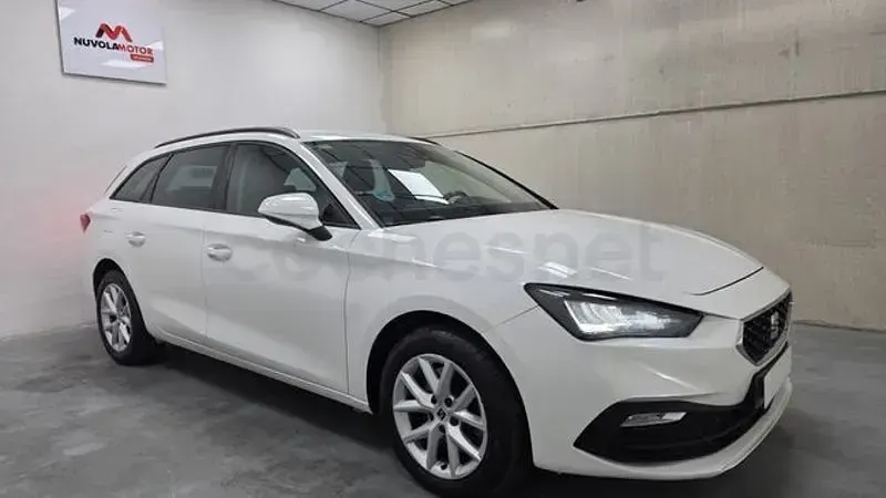 Usado Seat Leon Style 150 CV (110 kW) 2022 Blanco Berlina