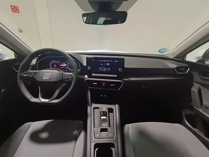 Usado Seat Leon Style 150 CV (110 kW) 2024 Blanco