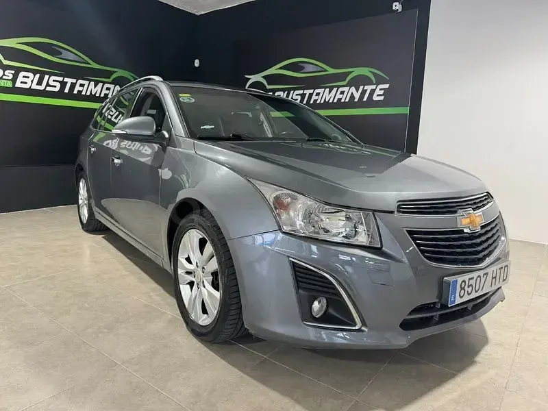 Usado Chevrolet Cruze LTZ 163 CV (119 kW) 2013 Gris / plata Familiar