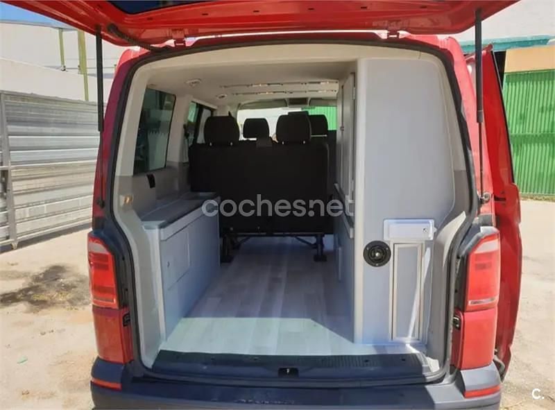 Usado VW Caravelle Trendline 102 CV (75 kW) 2016 Rojo Monovolumen