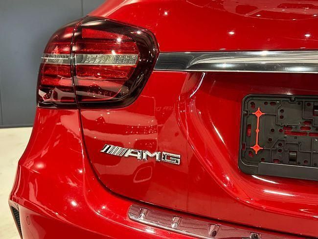 Usado Mercedes GLA180 136 CV (100 kW) 2019 Rojo SUV