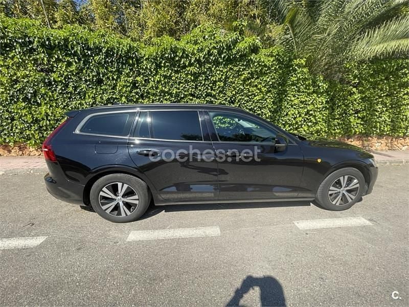 Usado Volvo V60 Kinetic 150 CV (110 kW) 2019 Negro Familiar