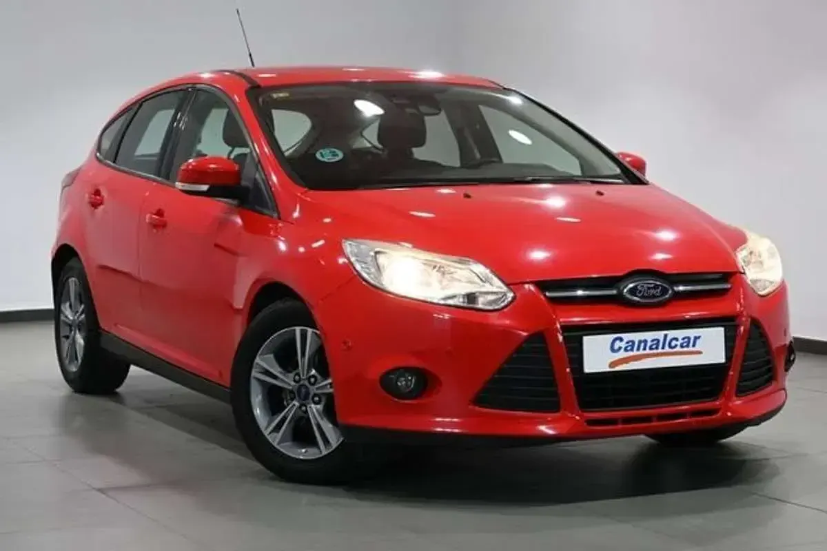 Usado Ford Focus ST-Line 125 CV (91 kW) 2014 Rojo Familiar