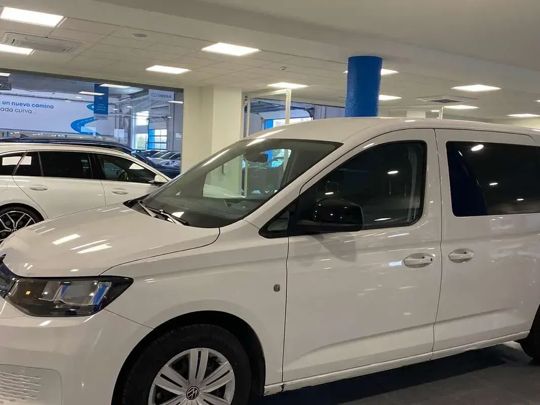 Usado VW Caddy 122 CV (89 kW) 2023 Blanco Monovolumen