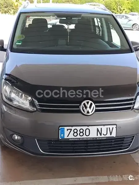 Usado VW Touran Advance 140 CV (102 kW) 2014 Gris / plata Monovolumen