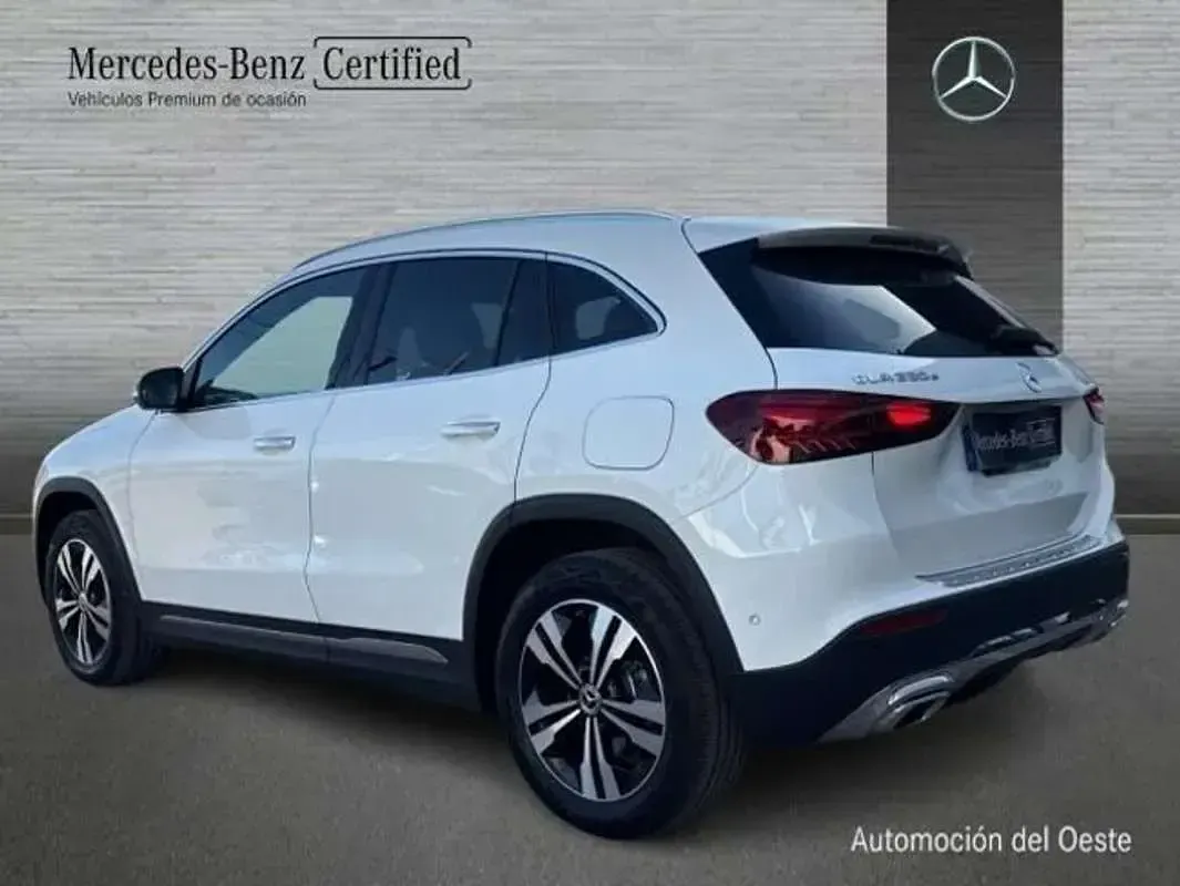 Usado Mercedes GLA250 218 CV (160 kW) 2025 Blanco SUV