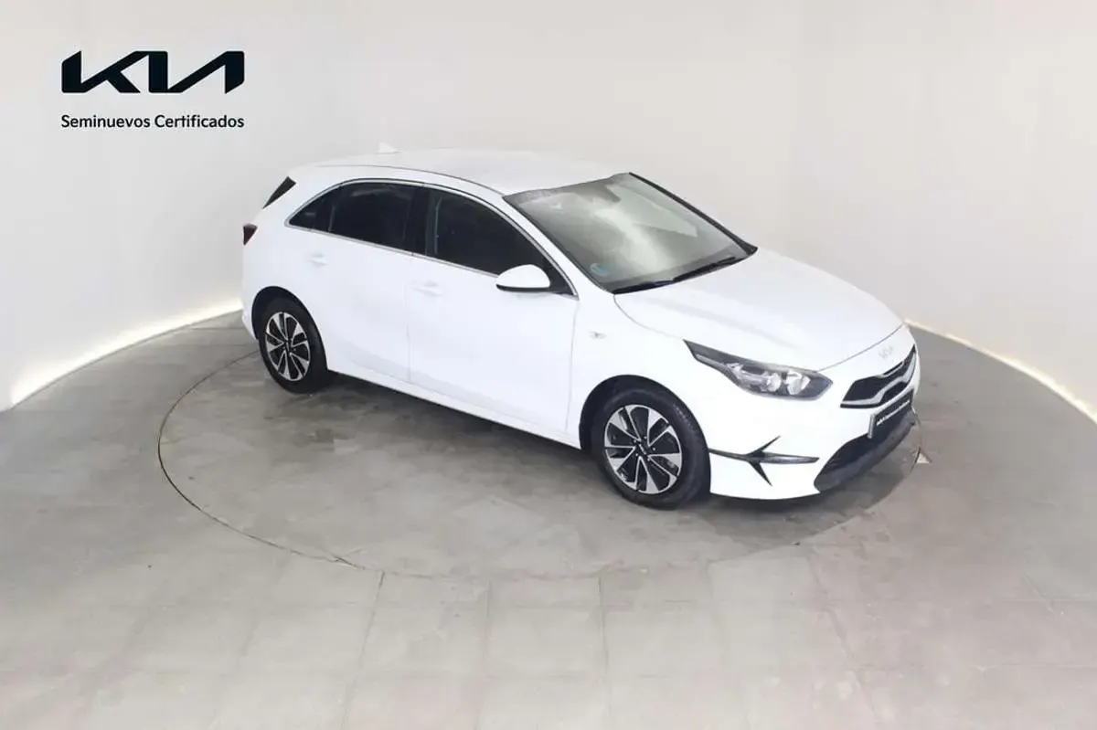 Usado Kia Ceed 101 CV (74 kW) 2025 Blanco Utilitario