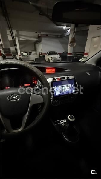 Usado Hyundai i20 Comfort 90 CV (66 kW) 2009 Rojo Utilitario