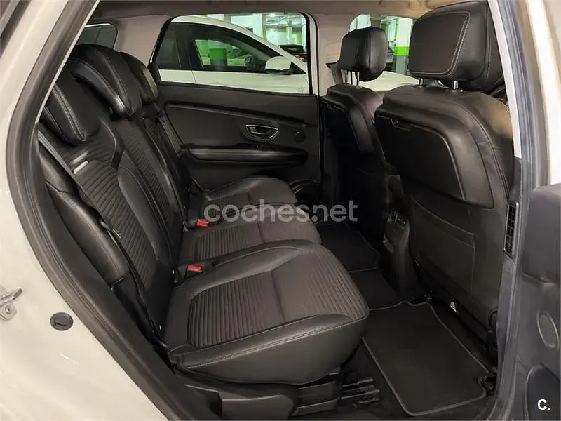 Usado Renault Grand Scénic IV Edition One 130 CV (95 kW) 2017 Blanco Monovolumen