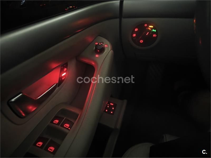 Gris / plata Usado 2007 Audi A8 Berlina | 11.900 € (Un poco caro) - Imagen 1/4