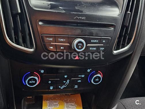 Usado Ford Focus ST-Line 125 CV (91 kW) 2017 Rojo Berlina