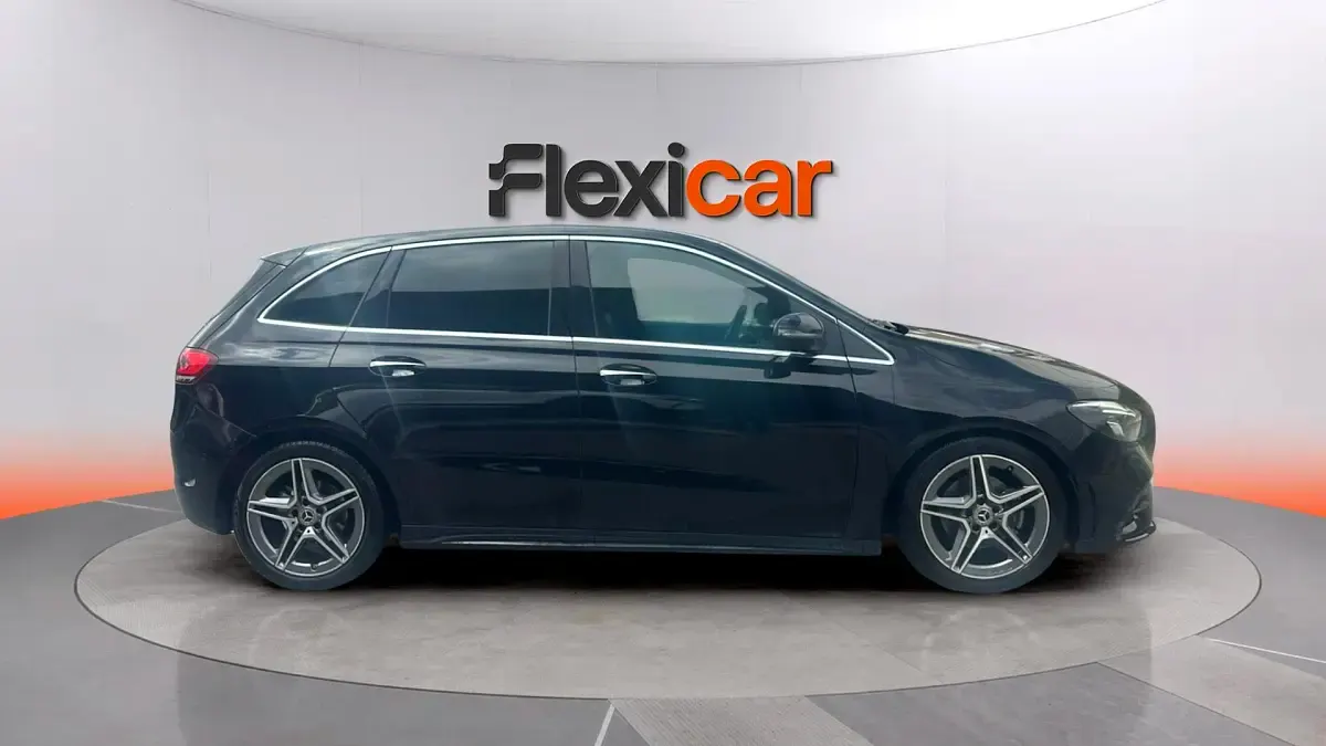 Usado Mercedes B180 116 CV (85 kW) 2022 Negro Utilitario