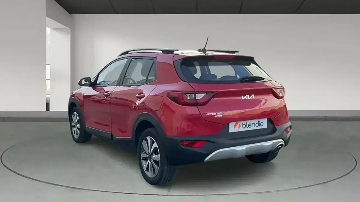 Usado Kia Stonic 100 CV (73 kW) 2024 Rojo SUV