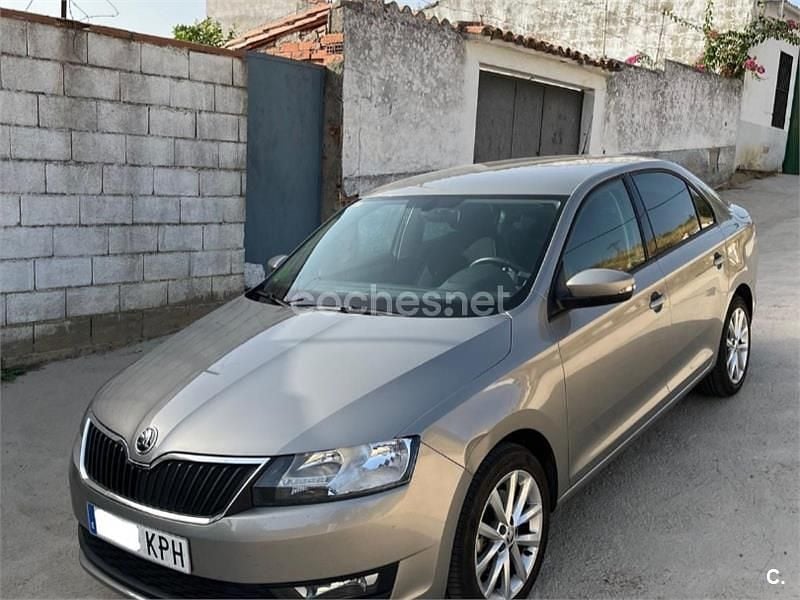 Gris / plata Usado 2018 Skoda Rapid Ambition Berlina | 13.000 € (Precio justo) - Imagen 1/4