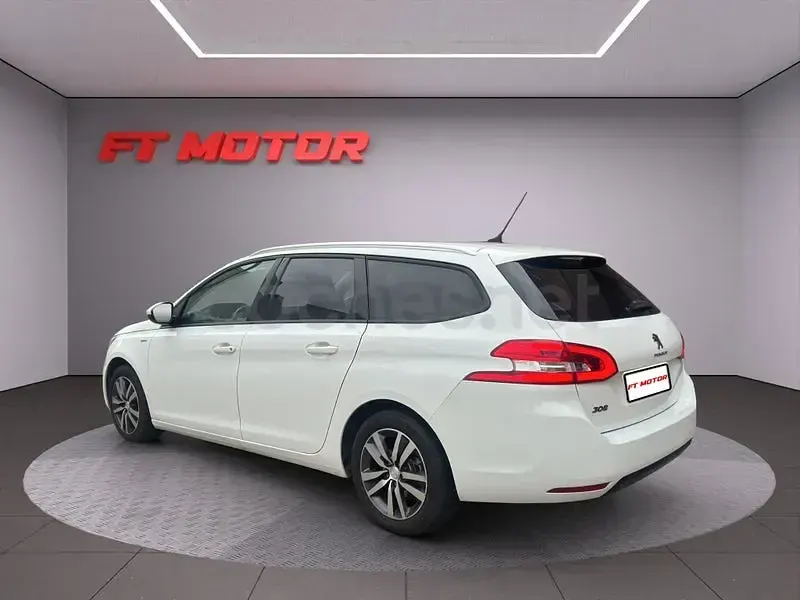Usado Peugeot 308 SW Style 130 CV (95 kW) 2021 Blanco Familiar