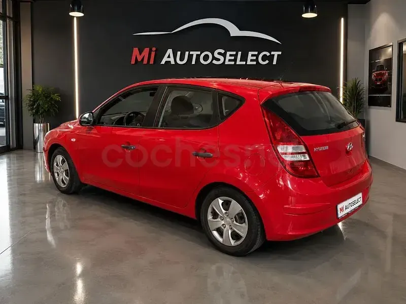 Usado Hyundai i30 Classic 109 CV (80 kW) 2009 Rojo Berlina