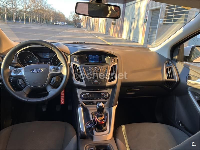 Usado Ford Focus Trend 105 CV (77 kW) 2011 Blanco Berlina