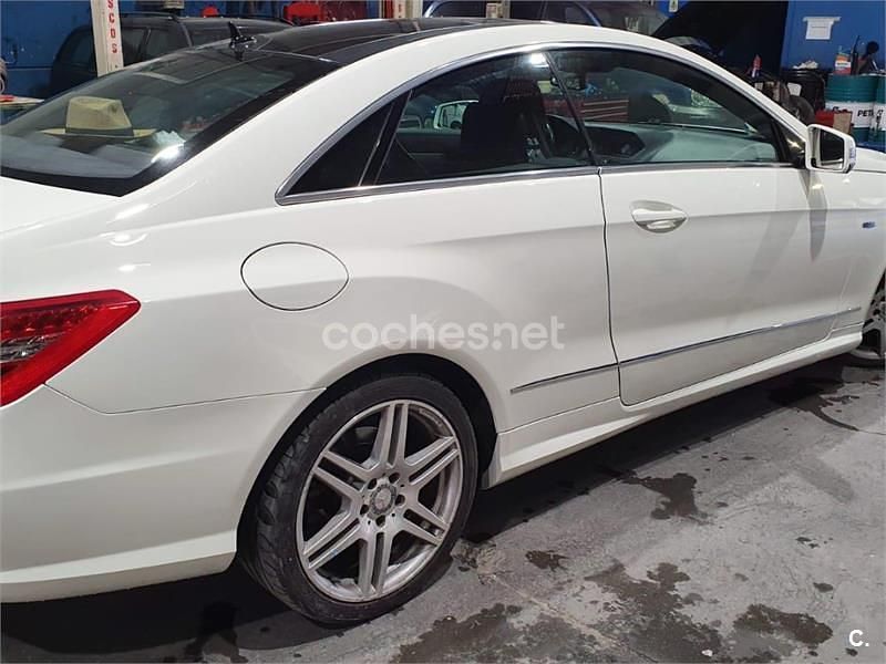 Usado Mercedes E220 170 CV (125 kW) 2010 Blanco Coupe