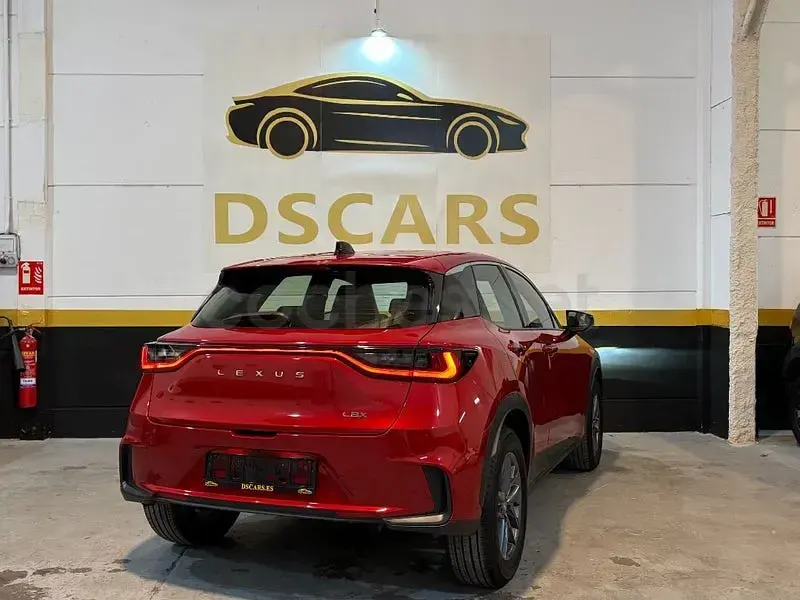 Usado Lexus LBX 136 CV (100 kW) 2025 Rojo SUV
